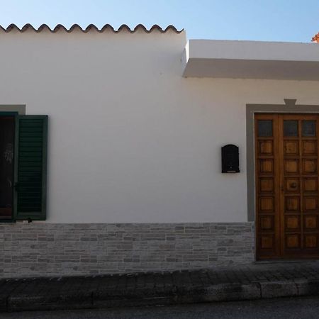 Appartamenti Melograno E Fico Loculi Exteriér fotografie