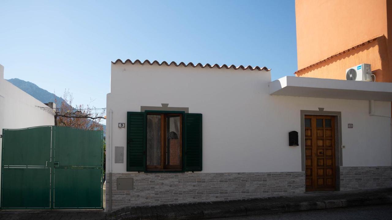 Appartamenti Melograno E Fico Loculi Exteriér fotografie