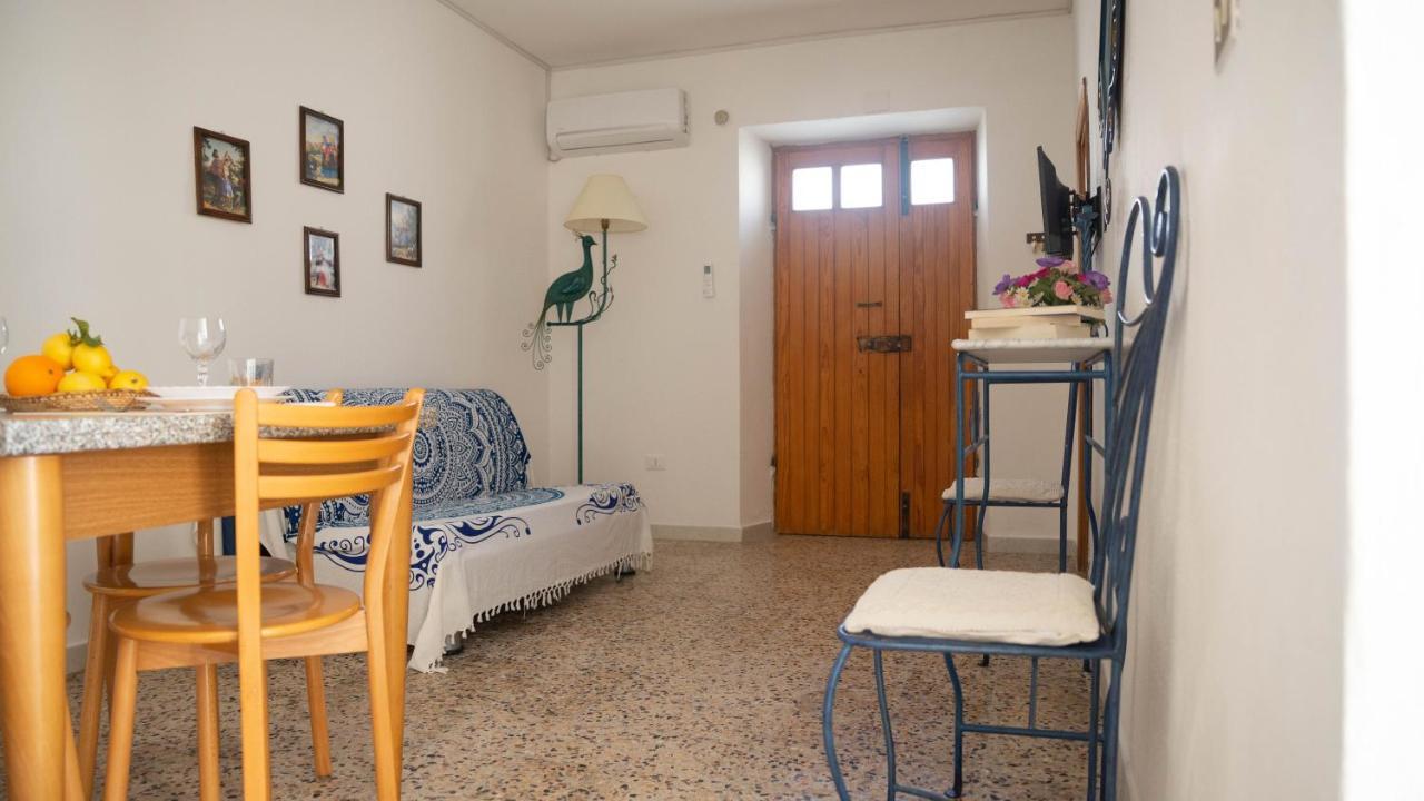 Appartamenti Melograno E Fico Loculi Exteriér fotografie
