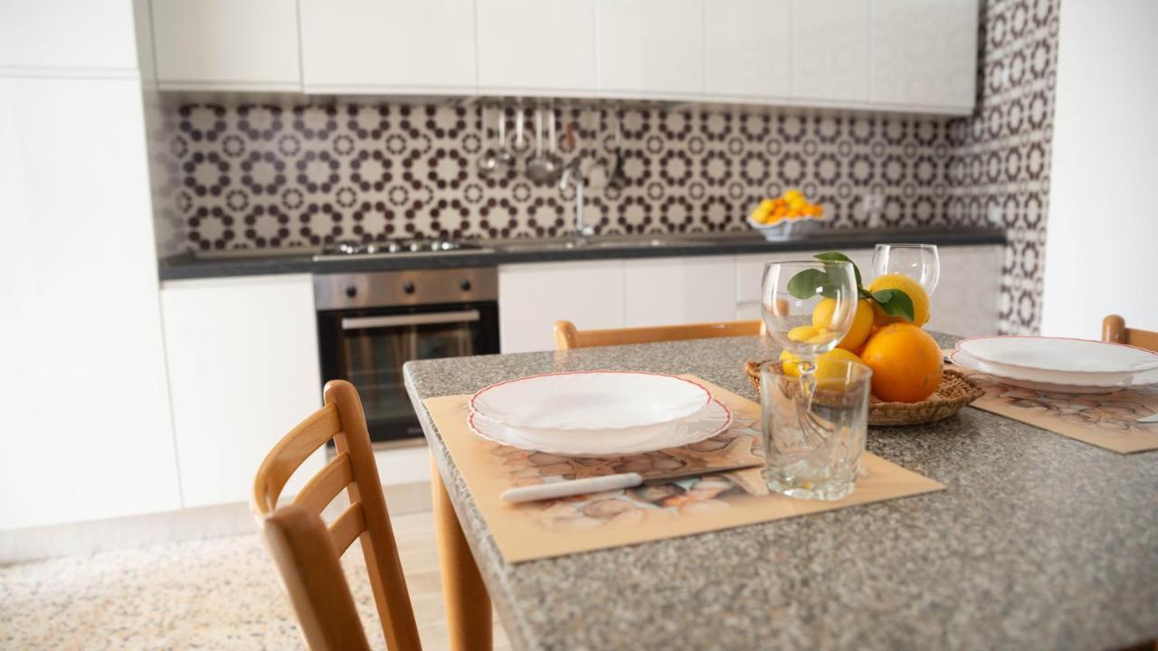 Appartamenti Melograno E Fico Loculi Exteriér fotografie