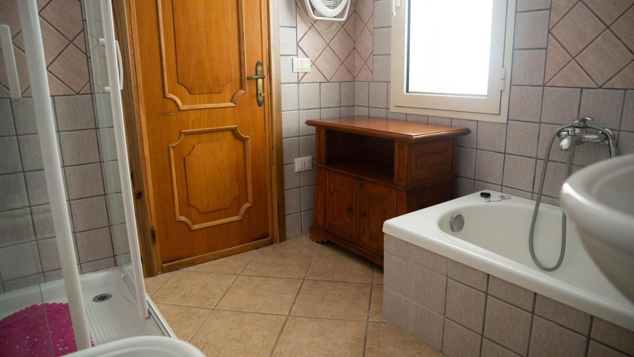 Appartamenti Melograno E Fico Loculi Exteriér fotografie