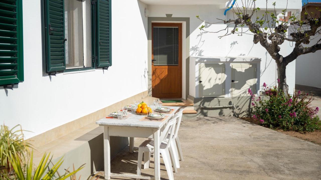 Appartamenti Melograno E Fico Loculi Exteriér fotografie