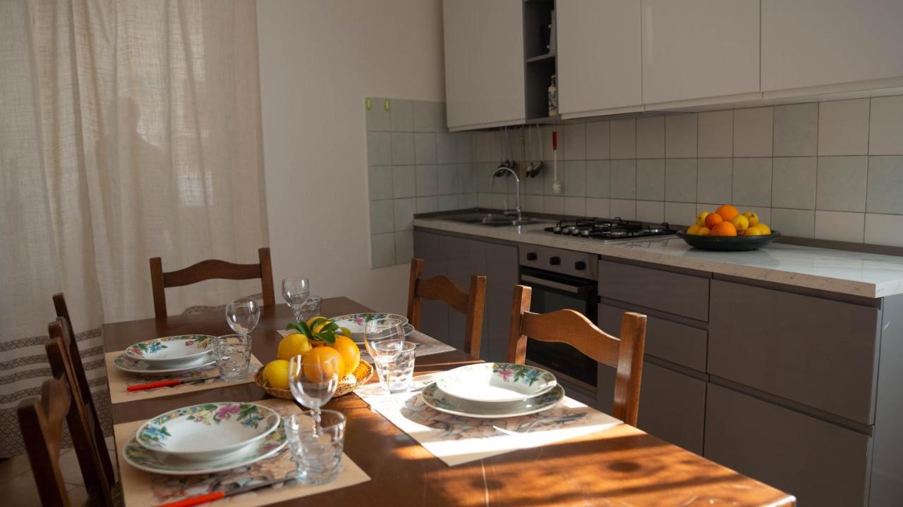 Appartamenti Melograno E Fico Loculi Exteriér fotografie
