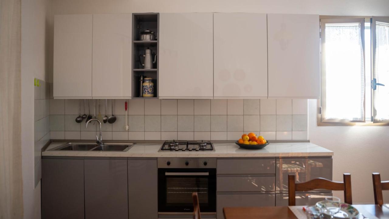Appartamenti Melograno E Fico Loculi Exteriér fotografie